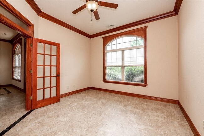 Building Photo - 3902 SW Banbury Dr
