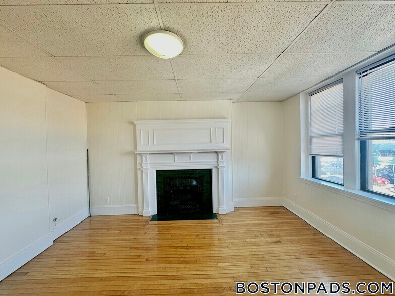 Building Photo - 439 Cambridge St