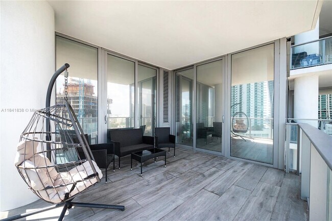 Building Photo - 851 NE 1st Ave