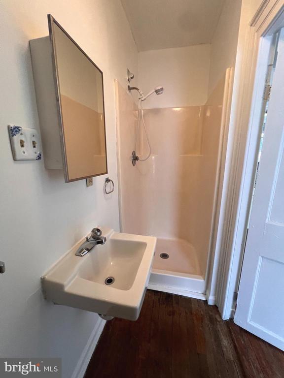 Building Photo - 400 E Washington St