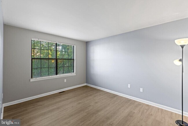Building Photo - 348 Woodlawn Terrace