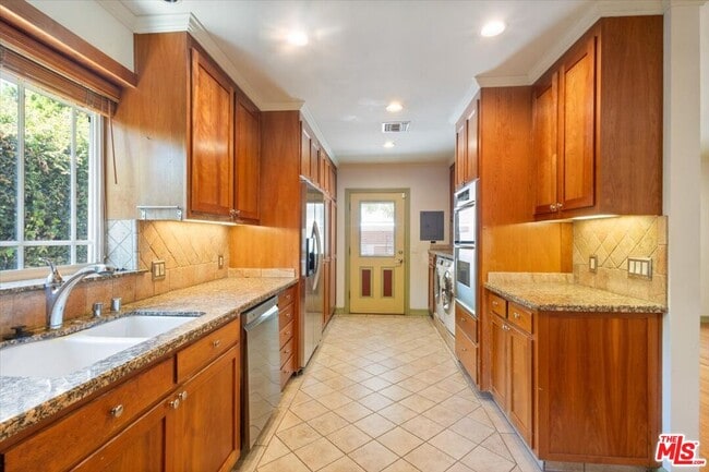 Building Photo - 4385 Camellia Ave
