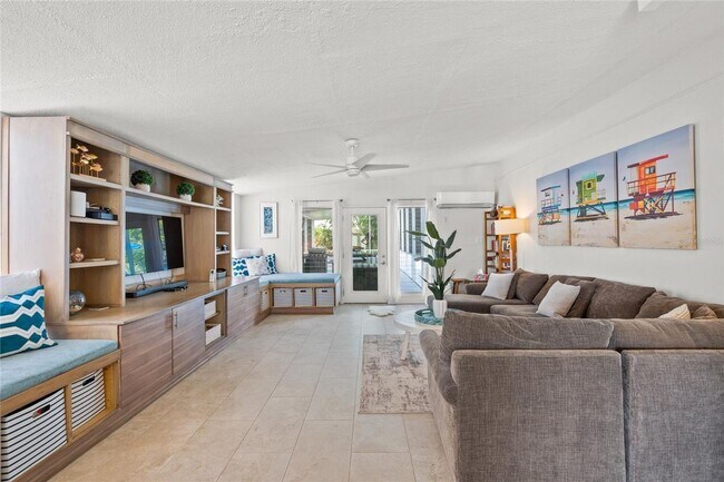 Building Photo - 2/2 luxury pool home in Sarasota, unfurnished annual rental