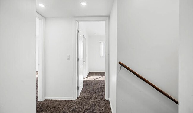 Building Photo - 1720 E Hermosa Dr