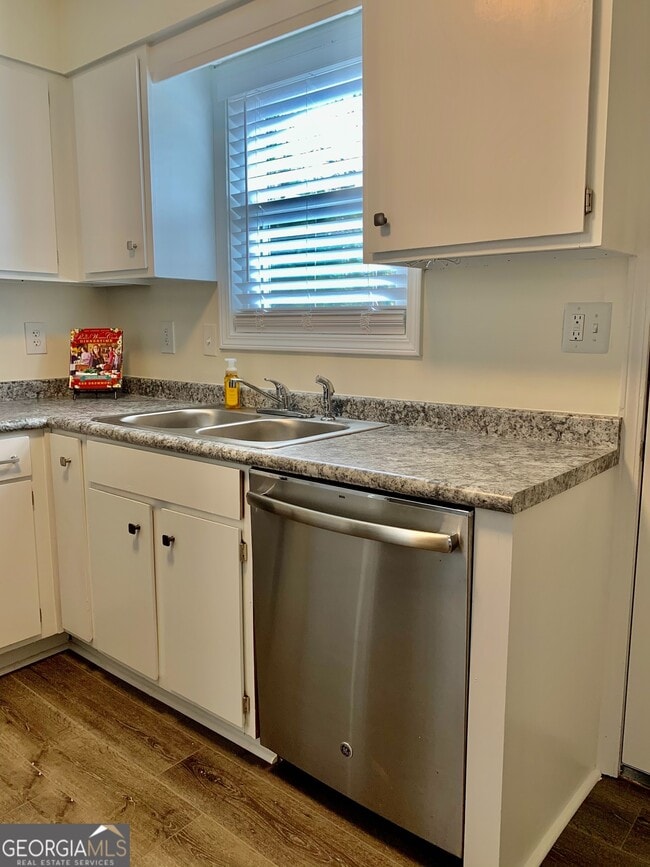 Building Photo - 322 Powder Springs St