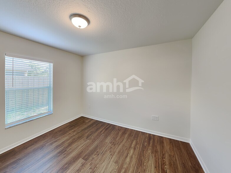 Building Photo - 9605 27th Ave E