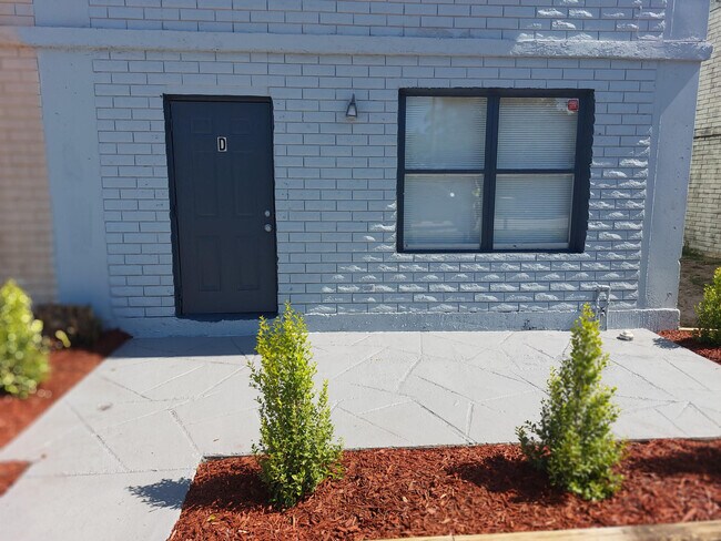 Building Photo - 1641 W 27th St
