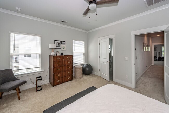 Building Photo - 3 Bedroom 3 Bath Single Family Home in Sab...
