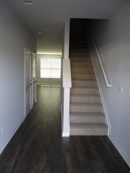 Building Photo - 515 Ferndale Pl