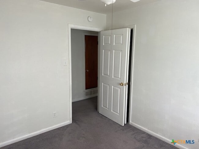 Building Photo - 303 Ridge St