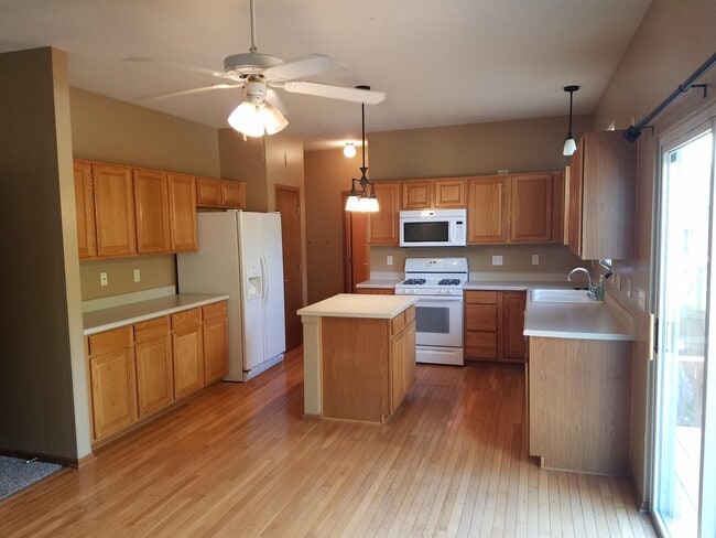 Building Photo - 15720 Berry St