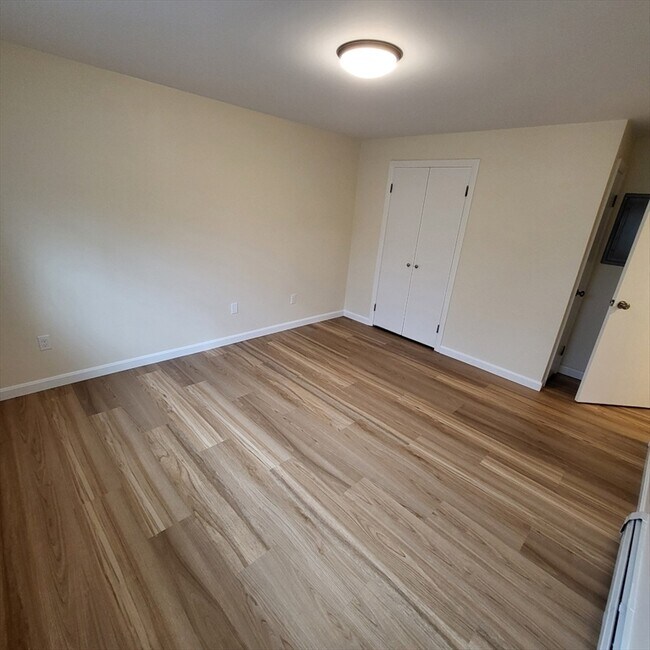 Building Photo - 210 Hillside Ave