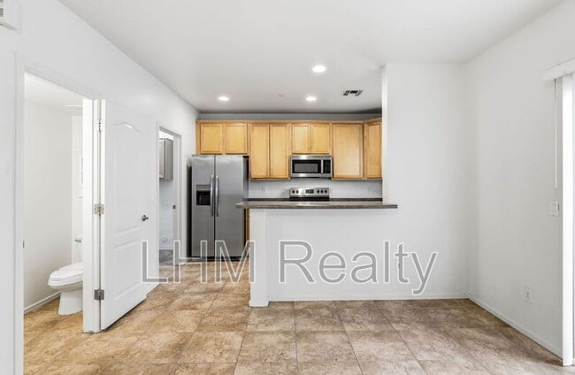 Building Photo - 15818 N 25th St