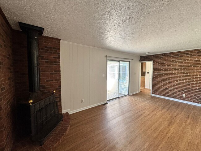 Building Photo - 4817 Hurley Dr