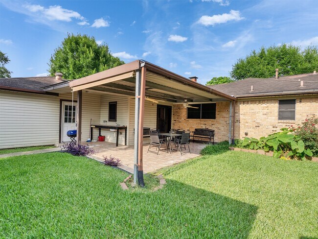 Building Photo - 4002 Thistledown Dr
