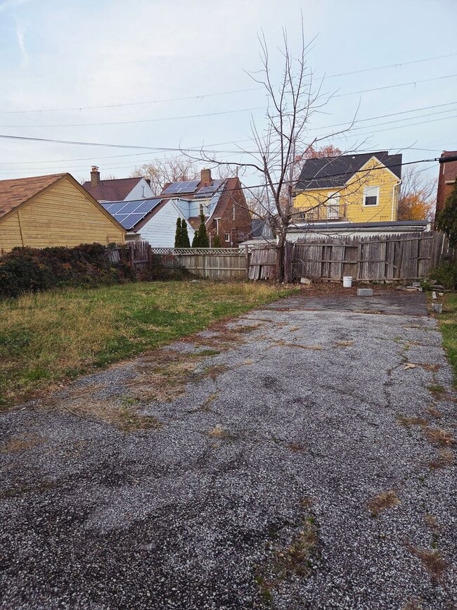 Building Photo - Beautiful Home Waiting To Be Occupied By You