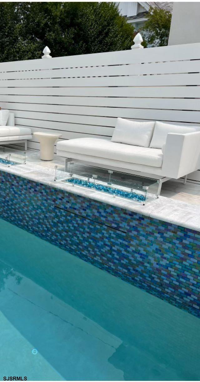 Building Photo - 16 S Somerset Ave