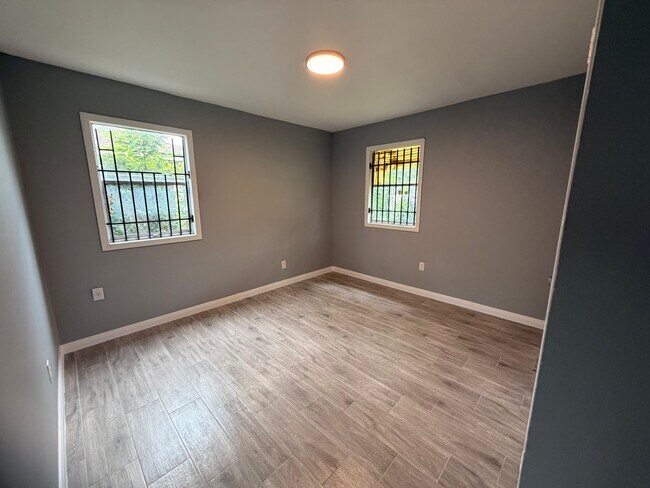 Building Photo - 222 E John Alber Rd
