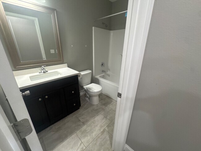 Building Photo - 453 S Main Ave