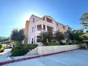 Building Photo - 2 bed, 2 bath located in Corona, CA!