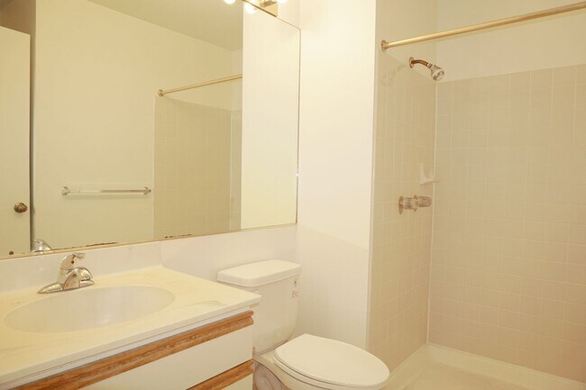 Building Photo - Pet Friendly Makakilo Condo with Gorgeous ...