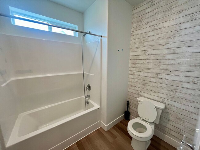 Building Photo - Lovely Condo Located In Saratoga Springs, UT