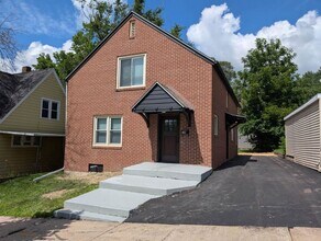Building Photo - House for Rent