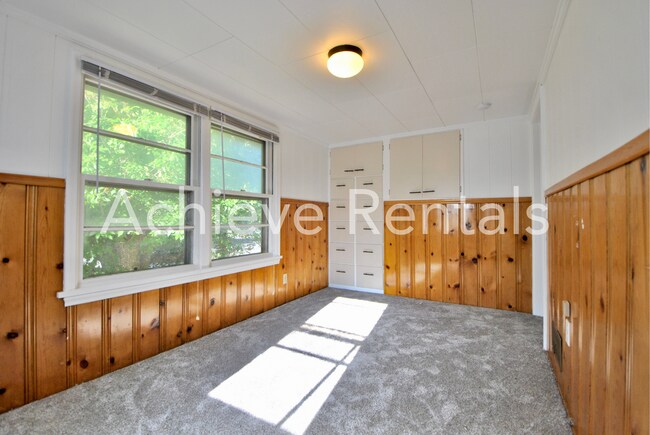 Building Photo - Covered Patio, Garage & Yard – Your Next Logan Home Awaits