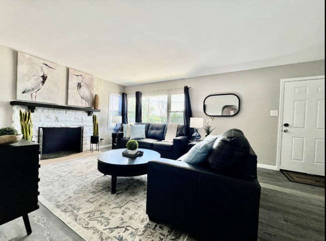 Building Photo - New Pool! Just vibes by the pool. Fully fenced yard