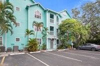 Building Photo - Spacious 2BR/2BA third floor South Tampa c...
