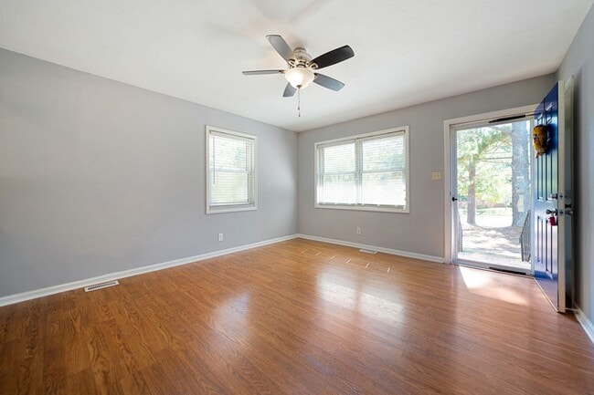 Building Photo - Charming 3-bed/2 bath home with large yard, screened deck located minutes from Brier Creek!