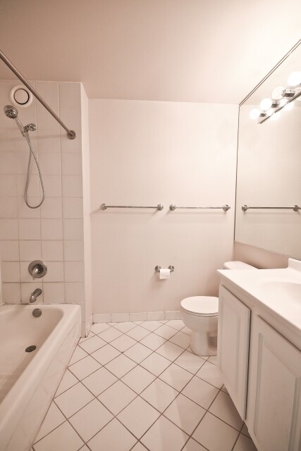Building Photo - 345 N La Salle Dr