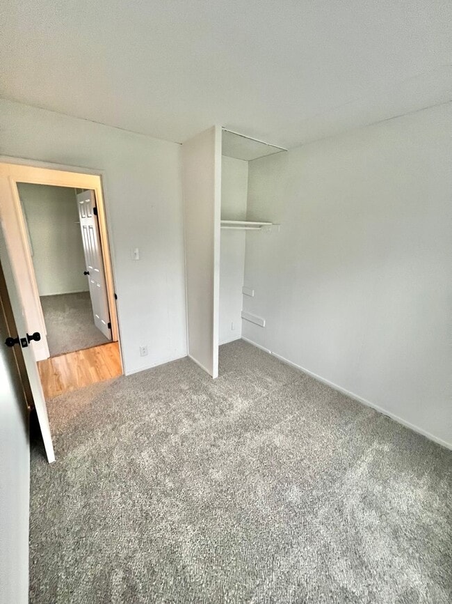 Building Photo - New Listing! 3 bedroom House!