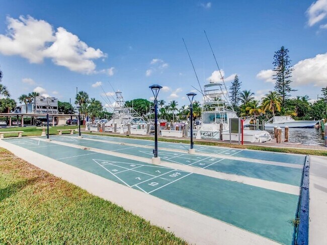 Building Photo - 2731 NE 14th Street Causeway