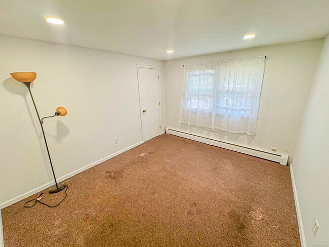 Building Photo - 70 Wynola Ave