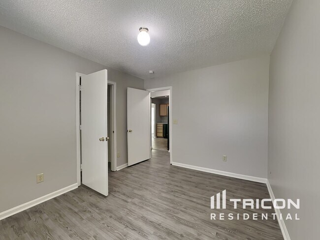 Building Photo - 9625 Kenneth Glenn Dr
