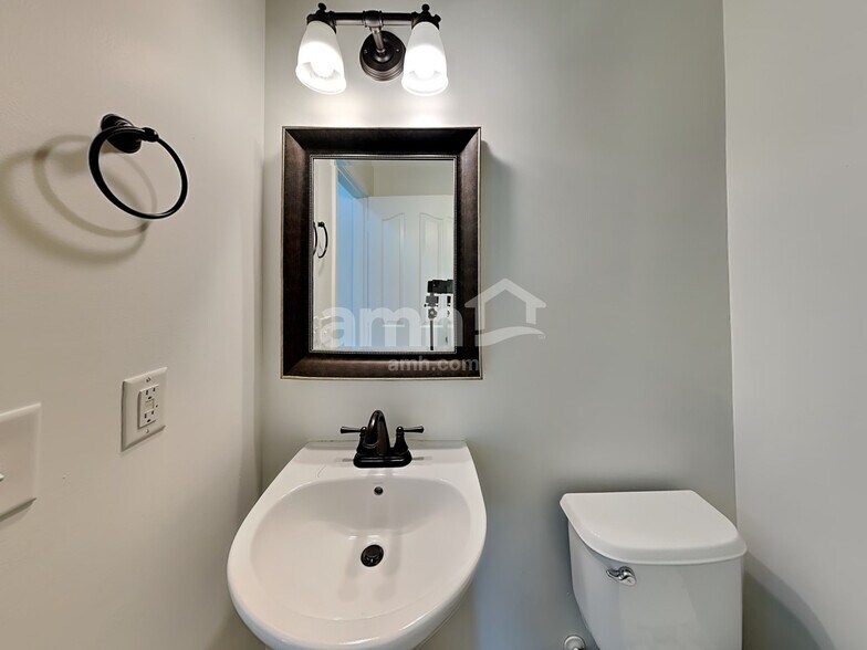 Building Photo - 404 Annaberg Ln