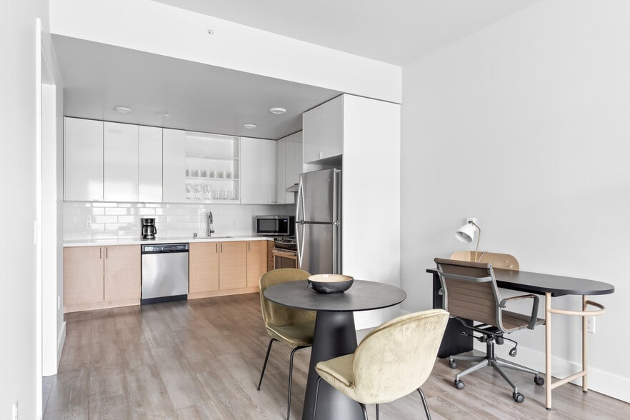 Building Photo - 285 8th Ave N