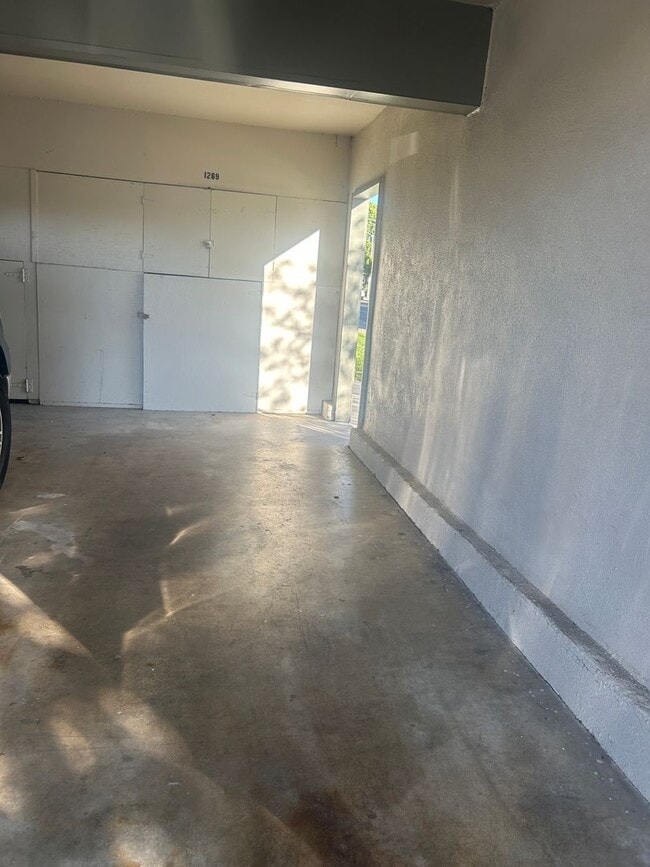 Building Photo - Tranquil Condo 2+1 with Pool View