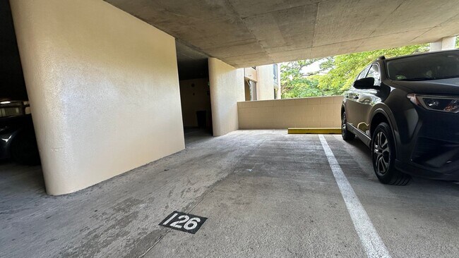 Building Photo - 2 BED/1 BATH/1 PRKG with Lanai & WASHER/DR...