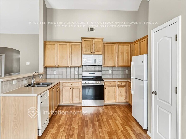 Building Photo - 5020 Fieldstone View Cir