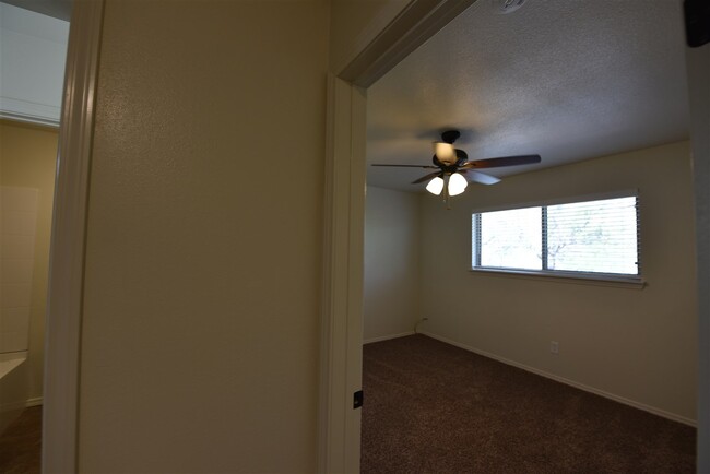 Building Photo - 111 Rhonda Dr