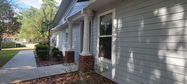 Building Photo - Charming 2/2 with a 1 car garage in Eagle Trace