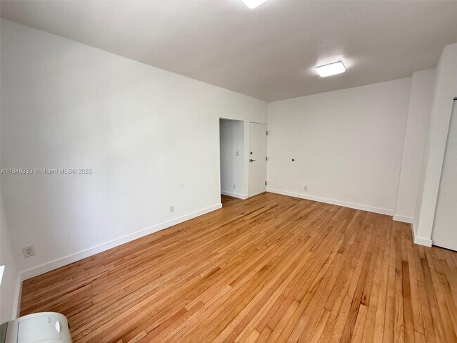 Building Photo - 1552 Euclid Ave
