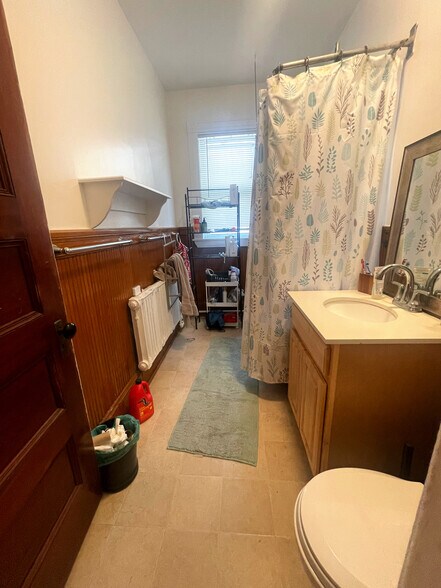 Building Photo - 9 Hillside St