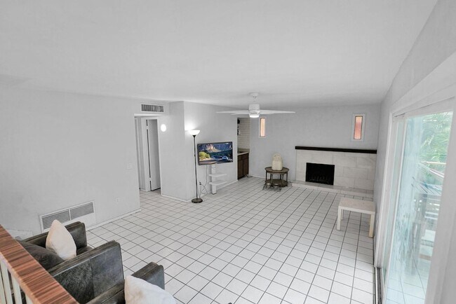Building Photo - 2420 W Mandalay Ln