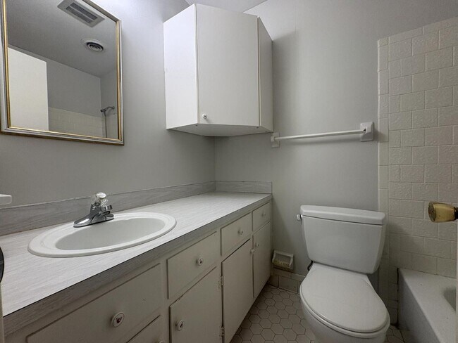 Building Photo - 3329 Roxana Rd