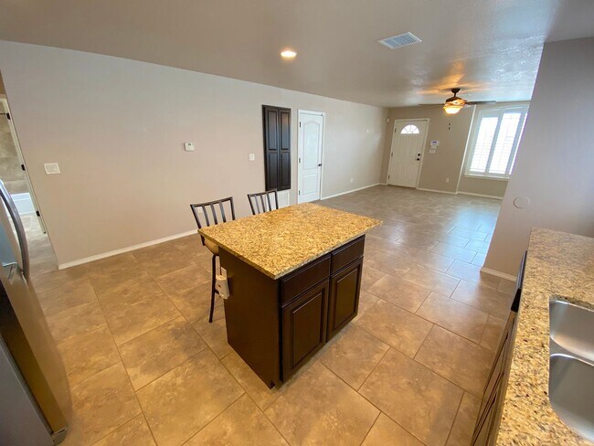 Building Photo - East El Paso 3bed/2bath Refrig A/C