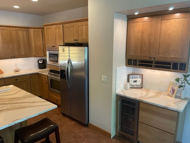Building Photo - 4047 W Shoreview Ln