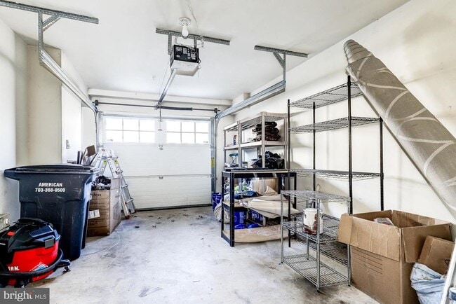 Building Photo - 14873 Cloverdale Rd